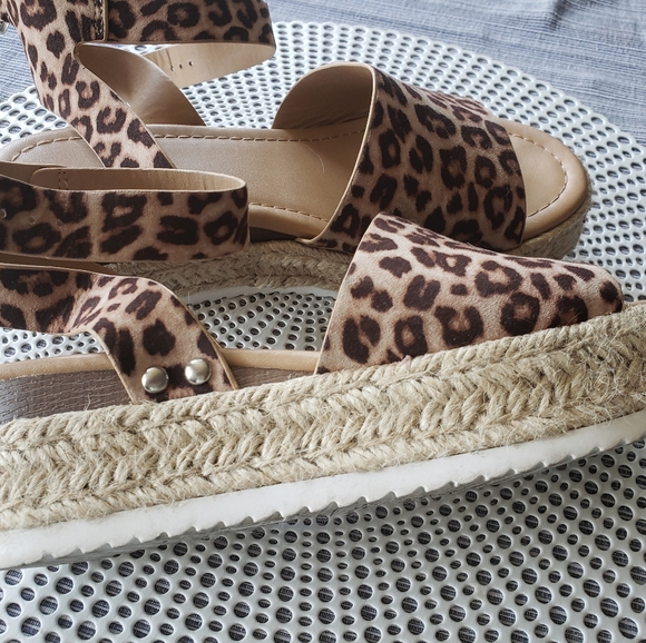 Platform Leopard Sandals - Picture 2 of 2